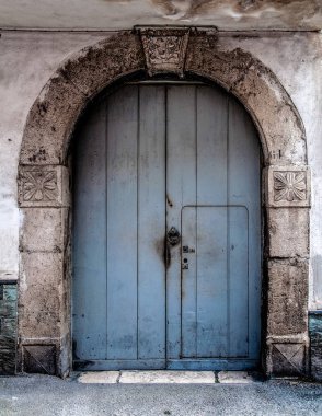 Eski bir İtalyan palazzo avlu giriş kapısında