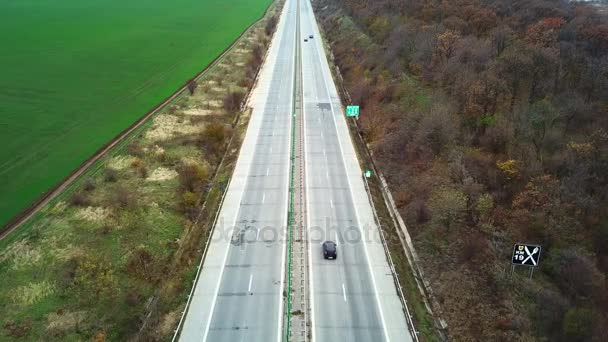 高速道路を走る車 — ストック動画