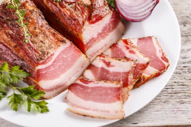 Lezzetli baharatlı pastırma füme 