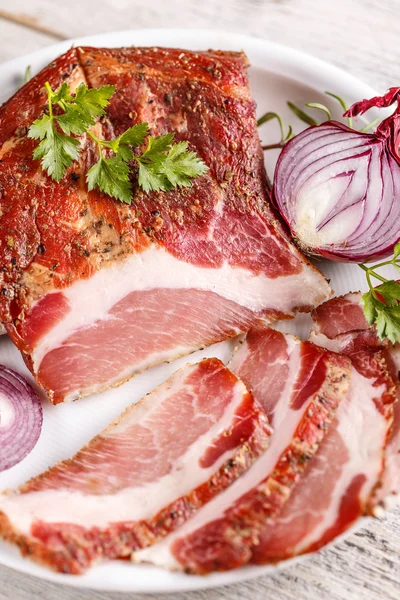 Geräucherte Nackenscheiben vom Schwein — Stockfoto