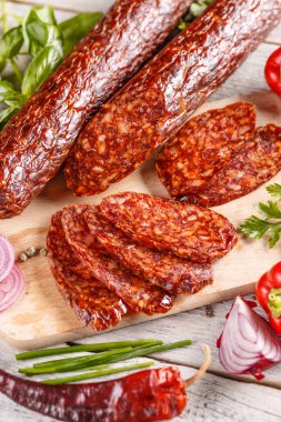 dilimlenmiş domuz salamı 