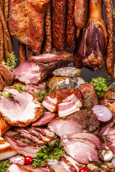 Verschiedene geräucherte Schweinefleisch — Stockfoto