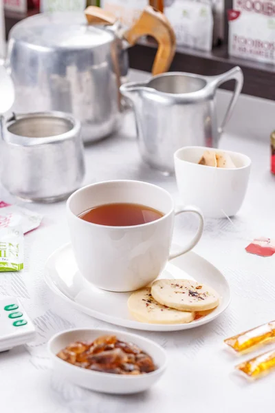 Tee und Shortbread-Keks Stockfoto