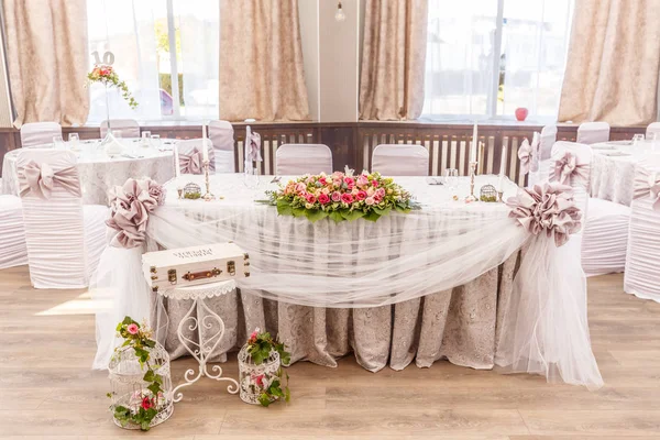 Γιορτινό τραπέζι για τη νύφη και το γαμπρό — Φωτογραφία Αρχείου