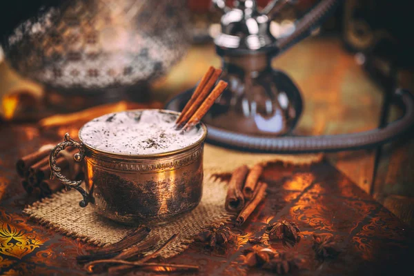 Traditioneller Chai-Tee-Latte — Stockfoto
