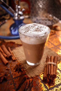 Chai, zengin ve krem karışımı