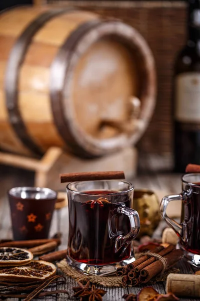 Vinho quente com canela — Fotografia de Stock