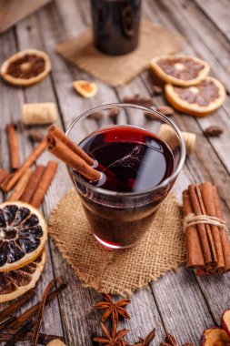 Sıcak sıcak şarap. 