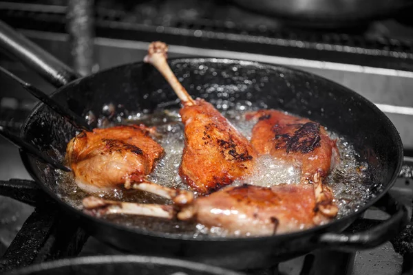 Goose drumstick frying in a pan — Stock Photo, Image