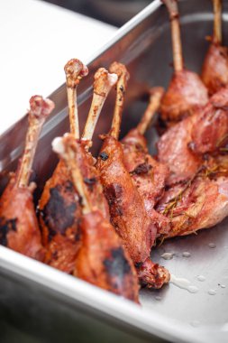 Kavrulmuş kaz ayakları