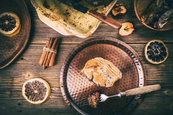 Süßes hausgemachtes Dessert mit Brotpudding — Stockfoto