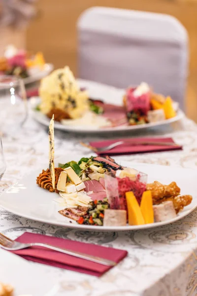 Aperitief geserveerd op een bord — Stockfoto