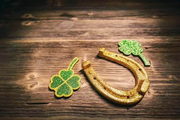 Herradura con hoja de trébol — Foto de Stock