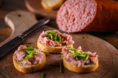 Tuzlu teewurst füme