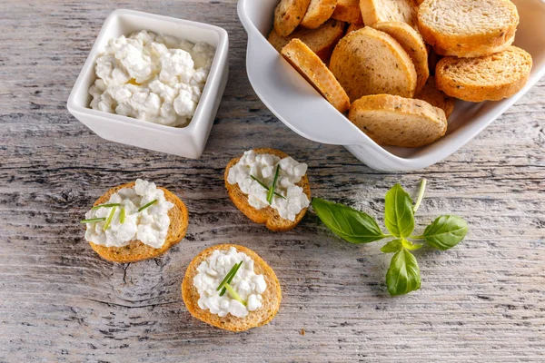 Panino alla bruschetta con ricotta — Foto Stock