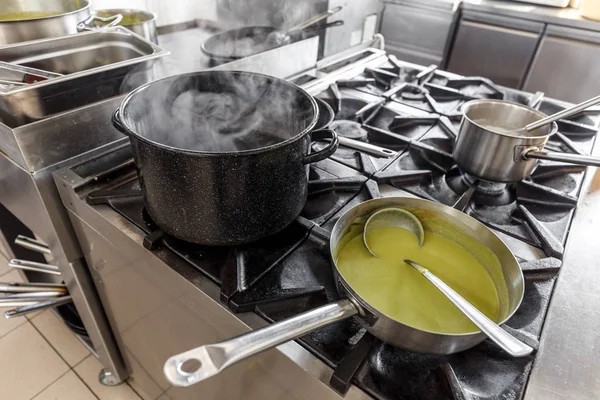 Fresh green pea cream soup — Stock Photo, Image