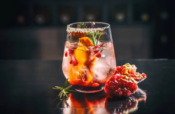 Copo de romã e suco de laranja — Fotografia de Stock