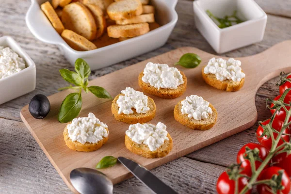 Bruschetta com queijo cottage — Fotografia de Stock