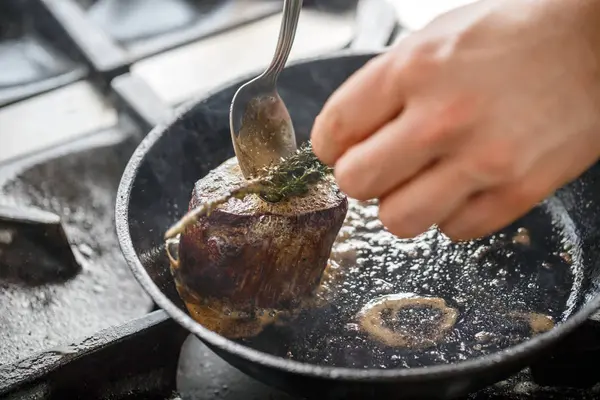 Carne de res a la parrilla —  Fotos de Stock