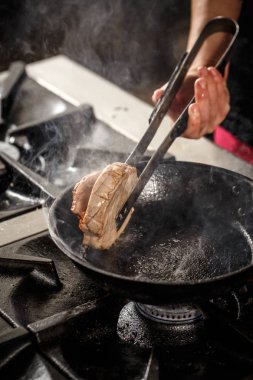 Şef kızarmış domuz eti biftek