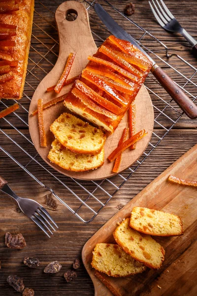 Pastel de frutas con cáscara de naranja confitada — Foto de Stock