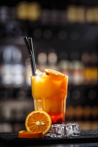 与橙汁鸡尾酒 — 图库照片