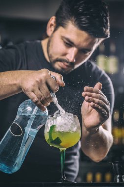 Barmen soda su dökme