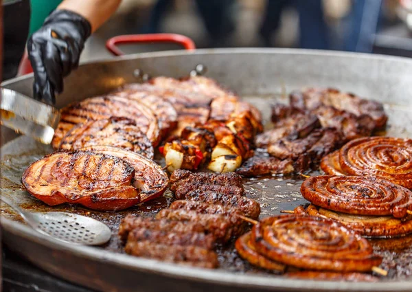 Rebanada de nudillos de cerdo —  Fotos de Stock