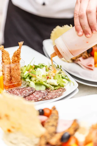 Chef is garnishing appetizer dish — Stock Photo, Image