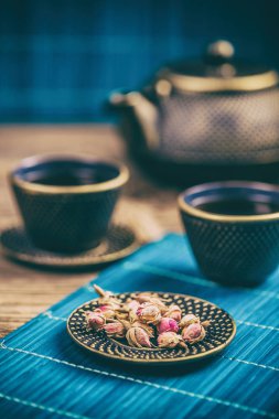 Kuru gül çay tomurcukları