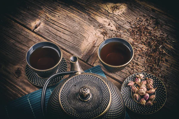 Teekanne aus Gusseisen — Stockfoto