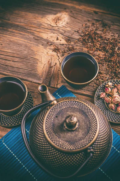 Conjunto de té de hierro fundido asiático —  Fotos de Stock