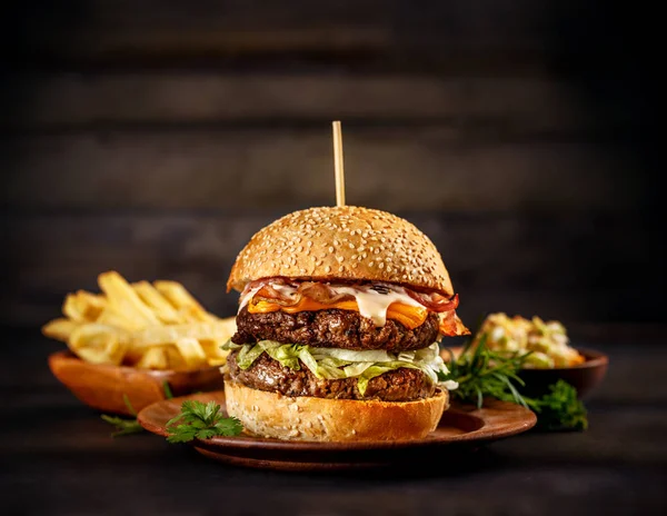 Hambúrguer de carne grande — Fotografia de Stock