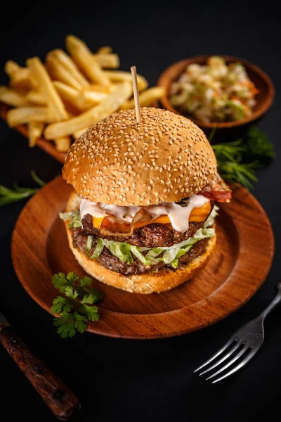 Fresh tasty burger — Stock Photo, Image
