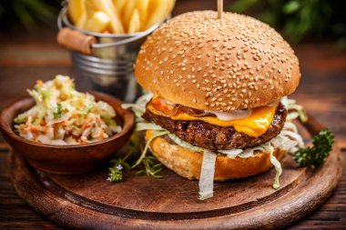 Lezzetli hamburger peyniri ile