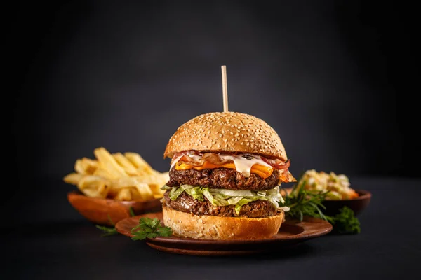Hamburger fresco e gustoso — Foto Stock