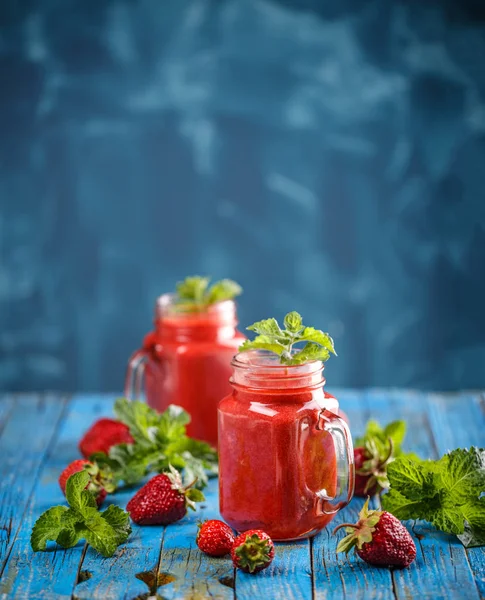 Hemmagjord jordgubb Smoothie — Stockfoto