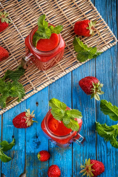 Taze çilek smoothie — Stok fotoğraf