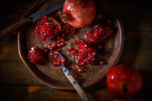 Ripe juicy pomegranates — Stock Photo, Image