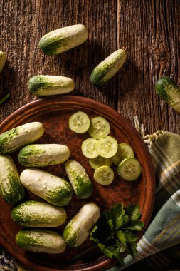 Organik mini salatalık