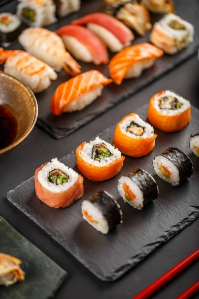 Japán ízletes sushi készlet — Stock Fotó