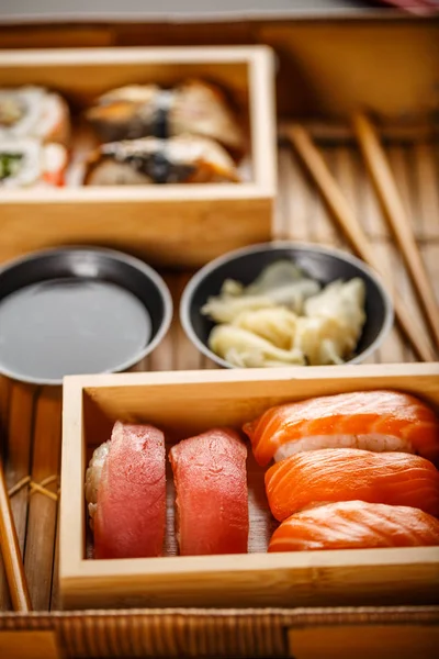 Sushi Set sushi a sashimi rolky — Stock fotografie