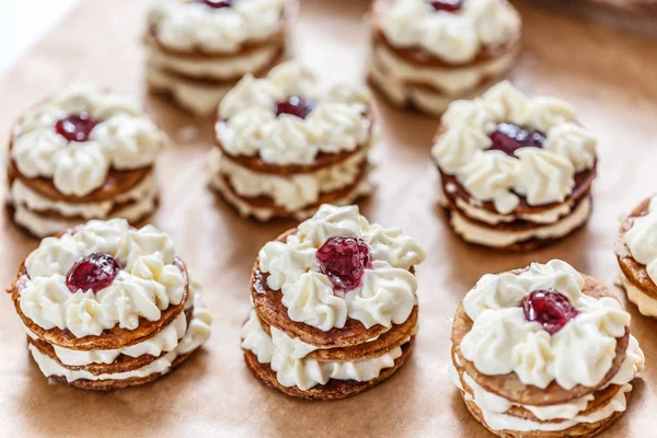 Delicioso postre de millefeuille —  Fotos de Stock