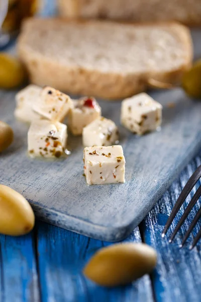 Cubos pequenos de queijo — Fotografia de Stock