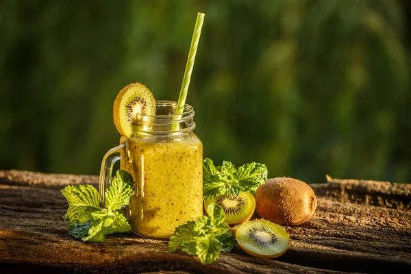 Healthy green smoothie — Stock Photo, Image