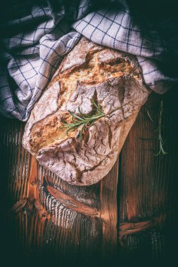 Taze pişmiş ekmek.