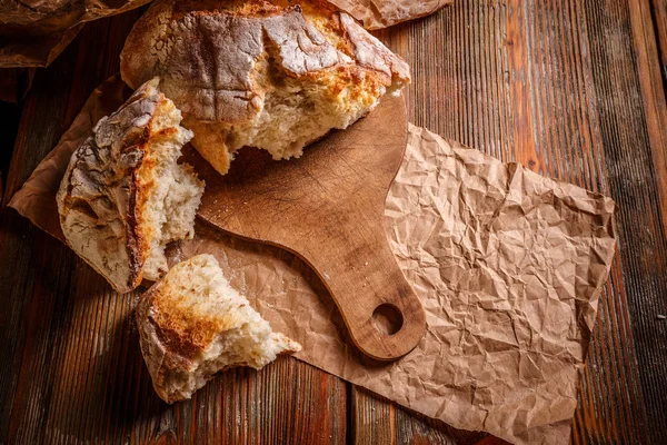 Nahaufnahme von rustikalem Brot — Stockfoto