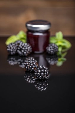 ev yapımı böğürtlen reçeli