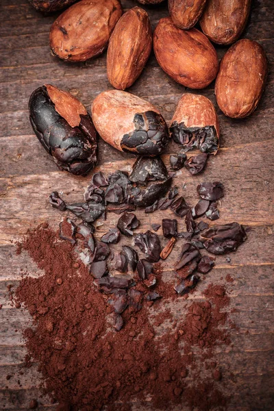 Grãos de cacau torrados — Fotografia de Stock