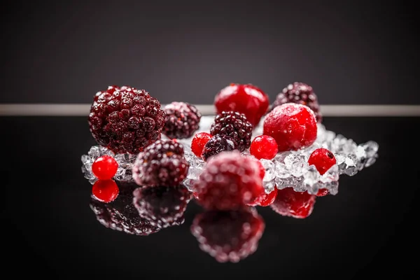 冷冻水果混合红色浆果 — 图库照片